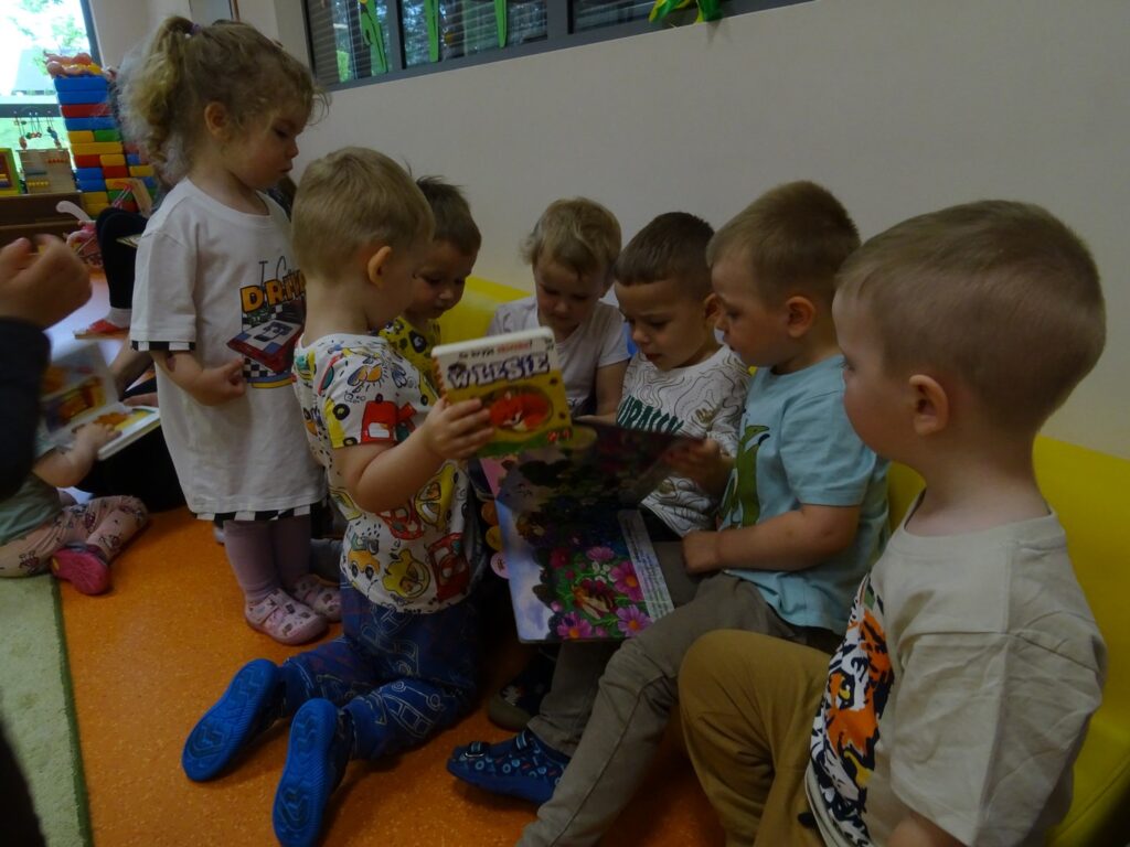 Wspólne oglądanie książki