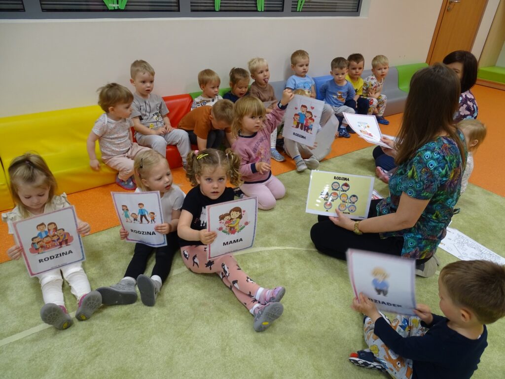 Zajęcia z kartami pracy o rodzinie