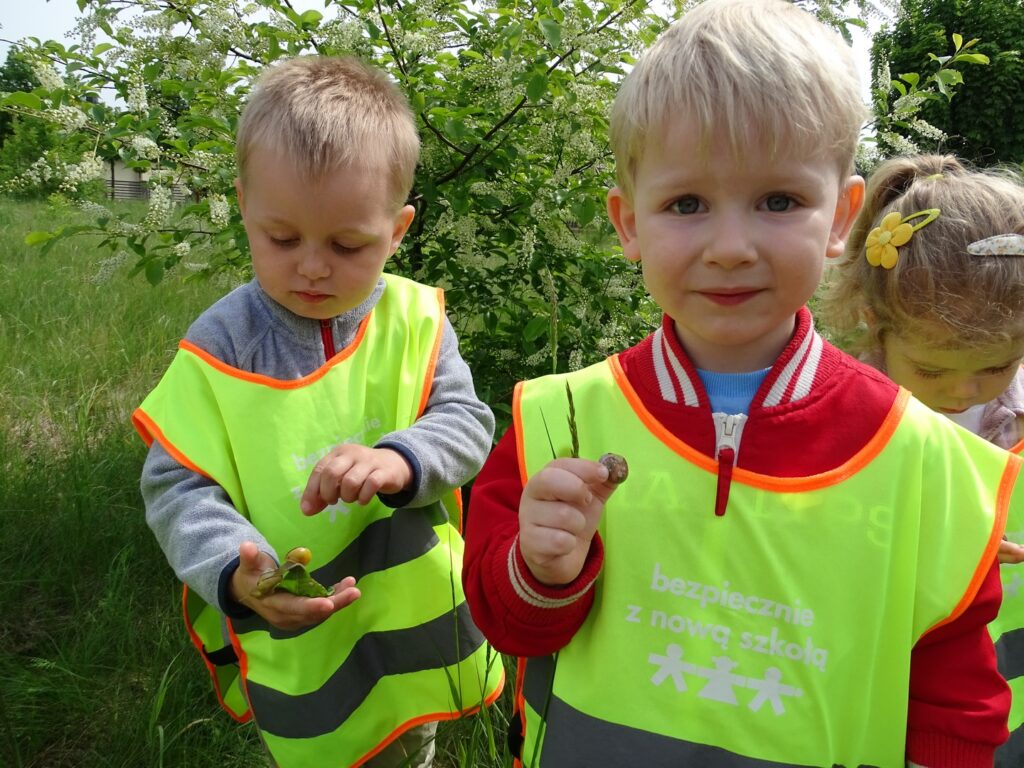 Chłopcy ze ślimakami