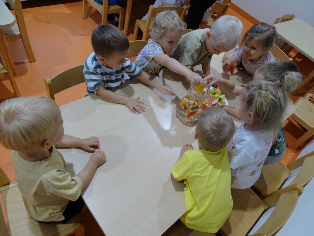 Wspólne robienie lemoniady