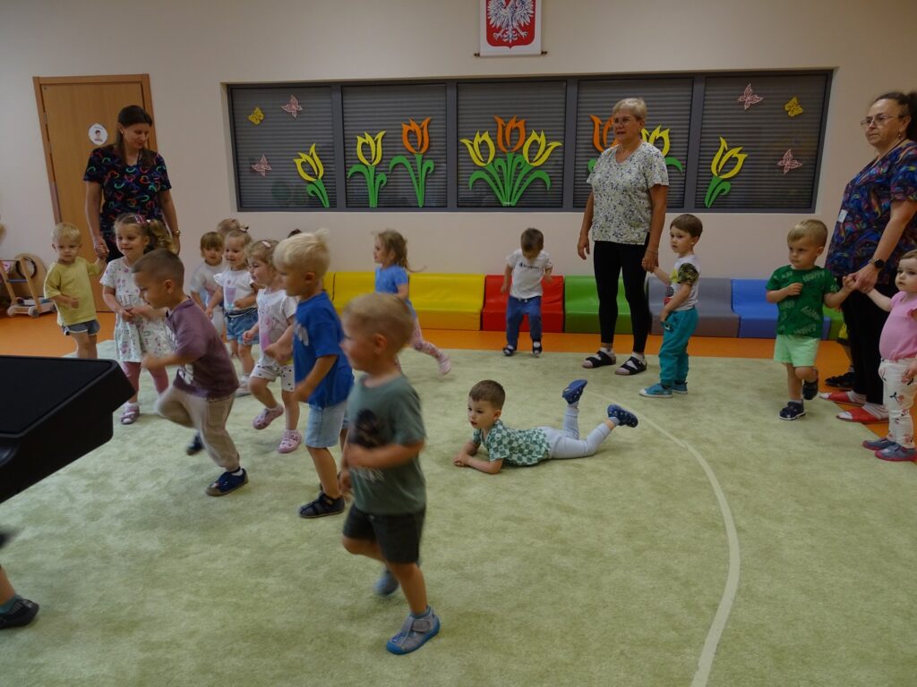 Wesoła rytmika w pszczółkach