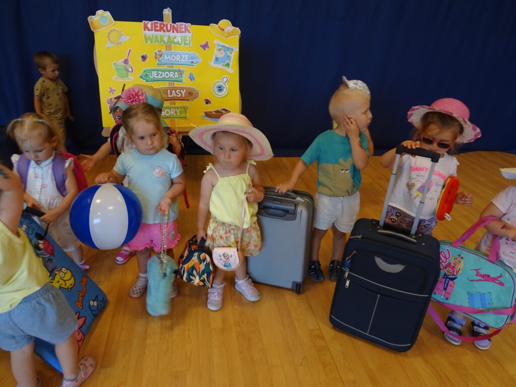 Dziewczynki w kapeluszach