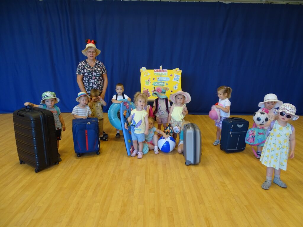 Dzieci z walizkami