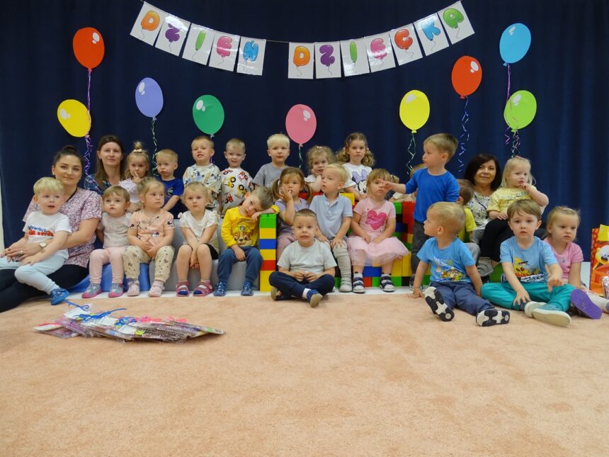 Dzień Dziecka 2025 wspólne zdjęcie