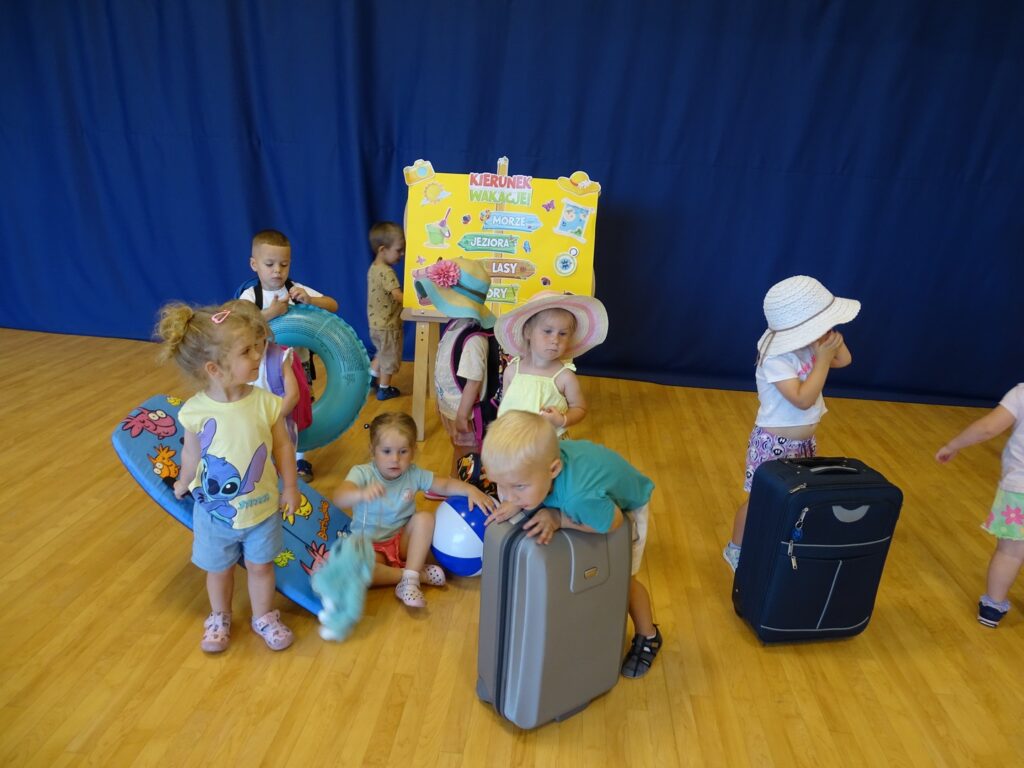 Chłopczyk z walizką