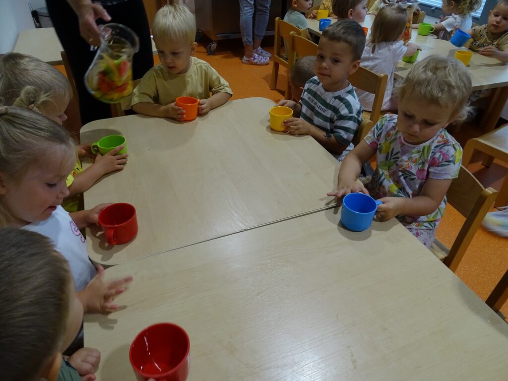 Wspólne picie lemoniady