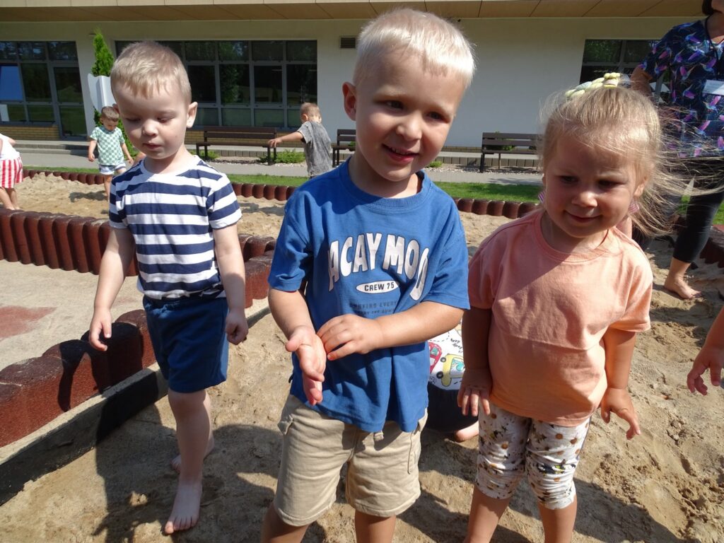 Dzieci w piaskownicy