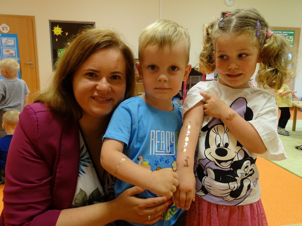 Dzieci i pani dyrektor