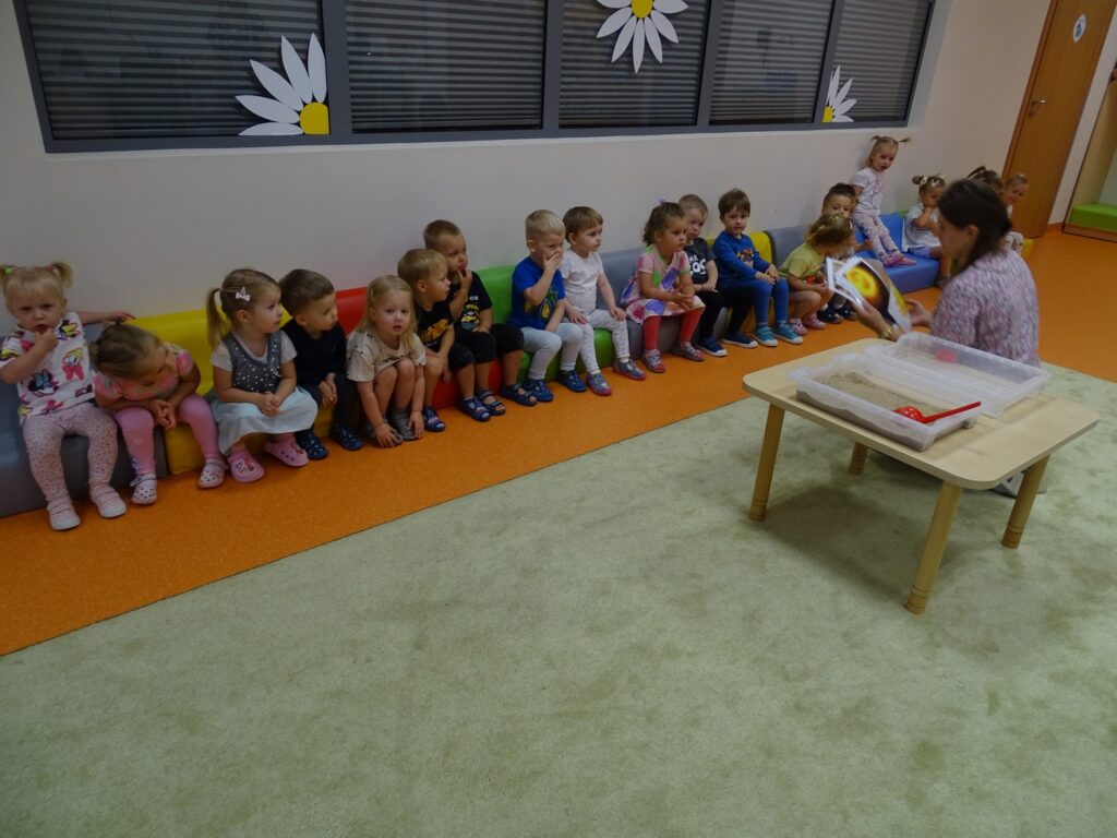 Opiekun przeprowadza zajęcia