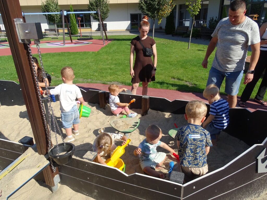 Wspólne zabawy w piaskownicy