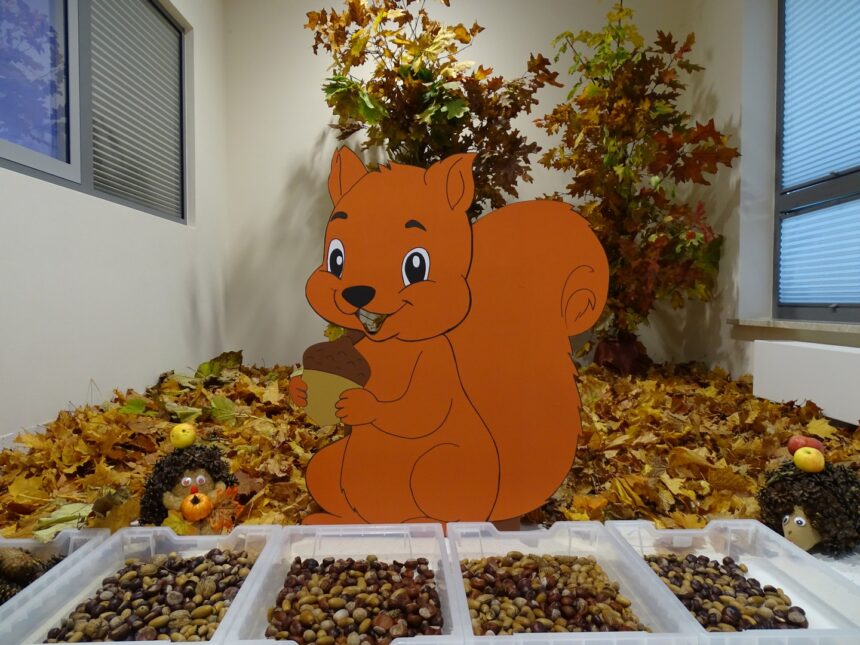 Jesienny park w sali