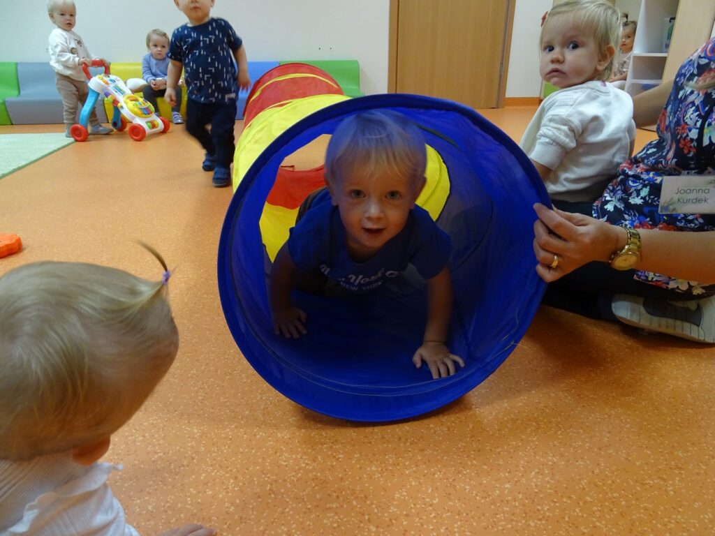 Chłopiec w tunelu