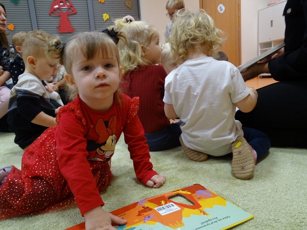 Dziewczynka z książką