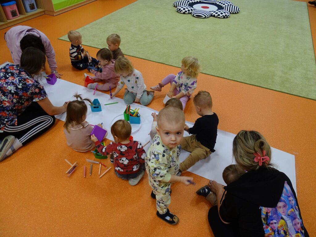 Wspólne malowanie kredkami