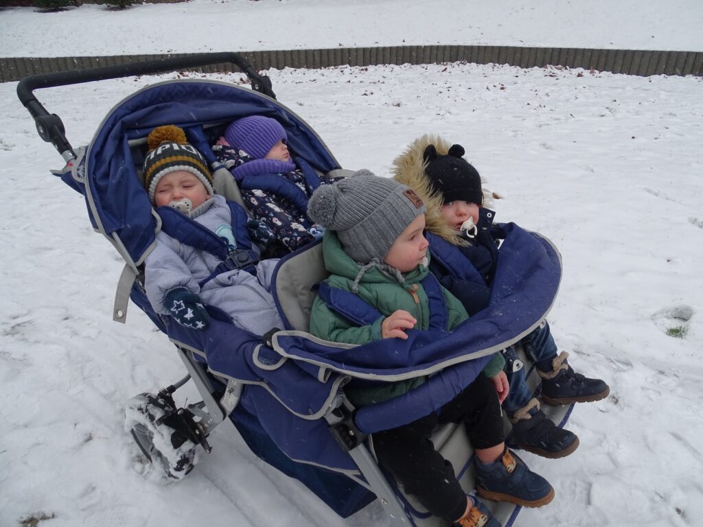 Dzieci wyjechały zobaczyć śnieg