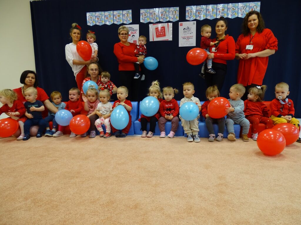 Dzień Praw Dziecka wspólne zdjęcie