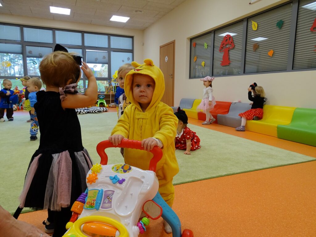 Dziewczynki w przebraniach