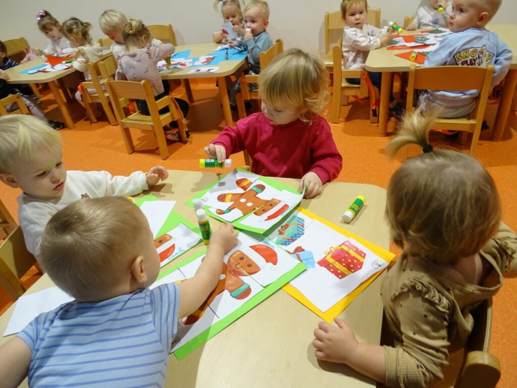 Praca przy stolikach