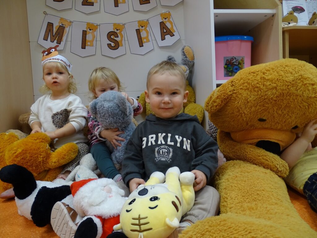 Chłopiec uśmiecha się