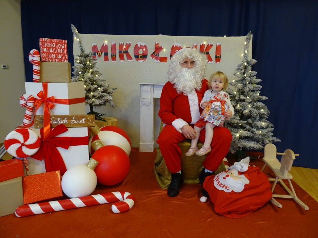 Dziewczynka i Mikołaj