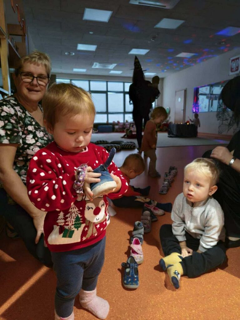 Dziewczynka z bucikiem
