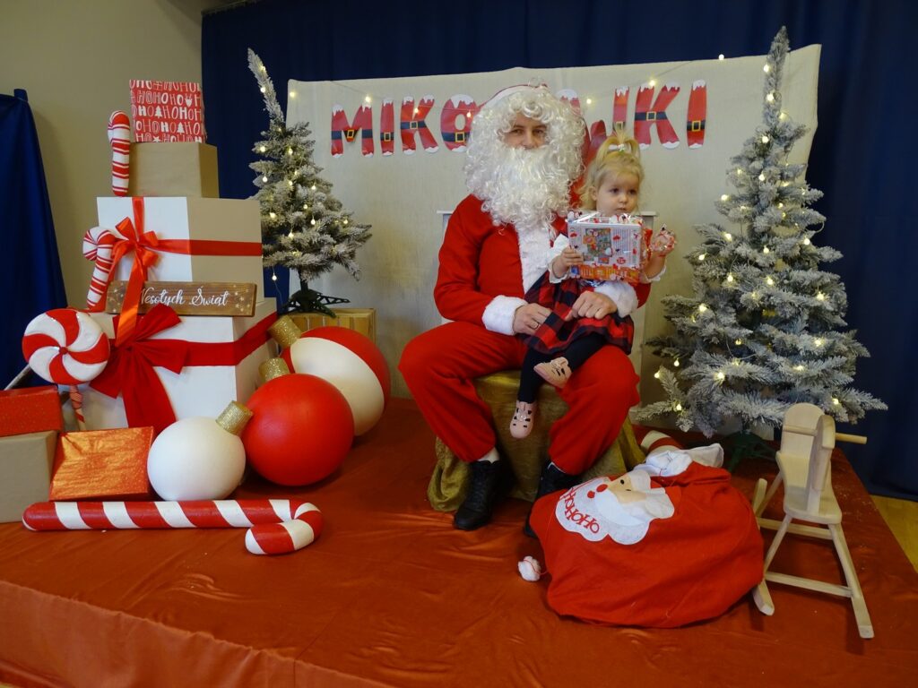 Dziewczynka z Mikołajem