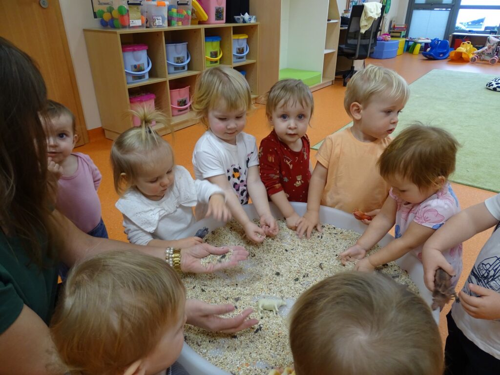 Zabawy sensoryczne przy stoliku