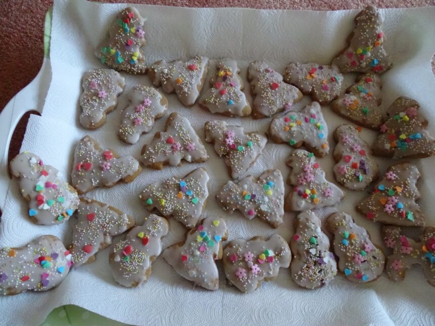 Lukrowane pierniczki wykonane przez dzieci