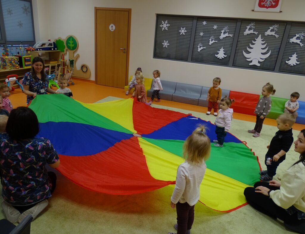 Zajęcia z chustą animacyjną