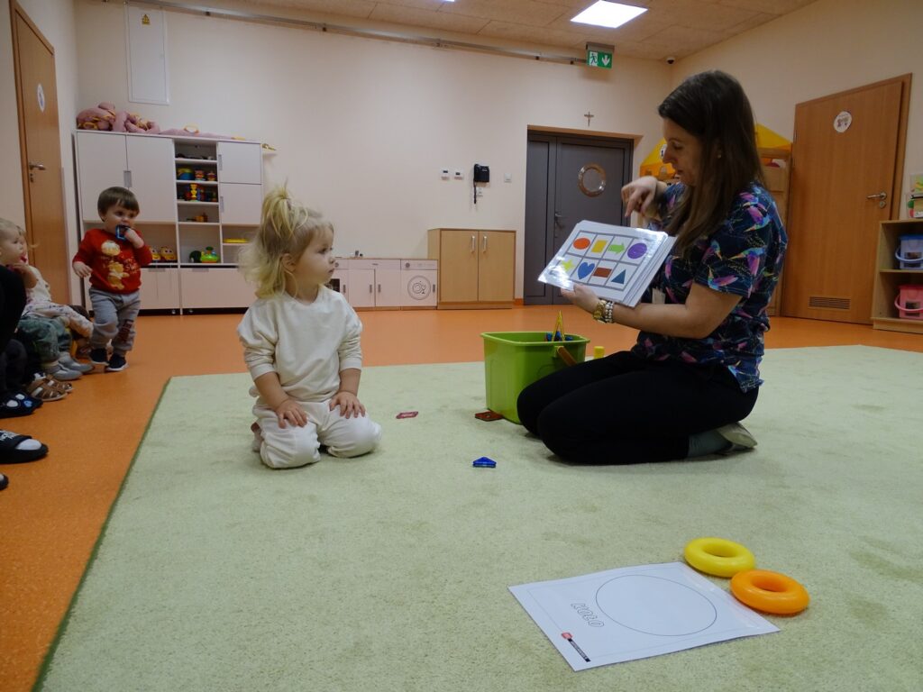 Opiekun prowadzi zajęcia