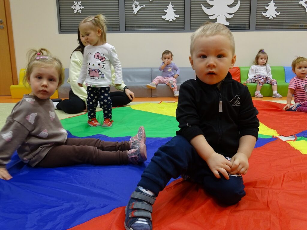 Chłopiec na chuście