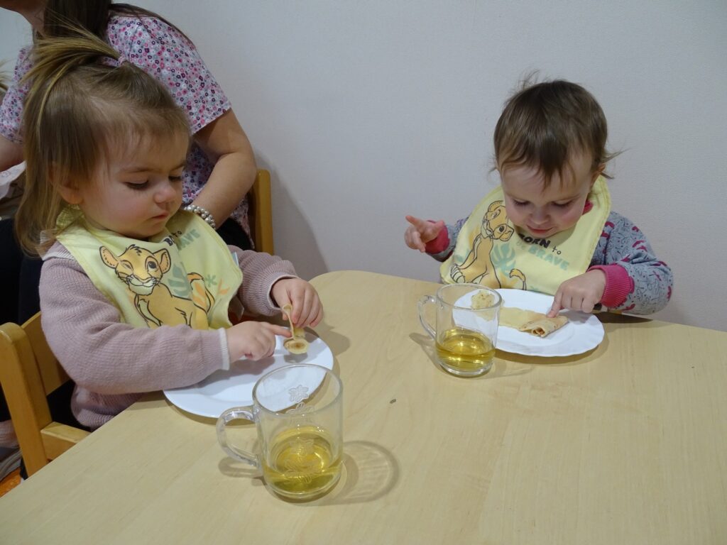 Dziewczynki z naleśnikami