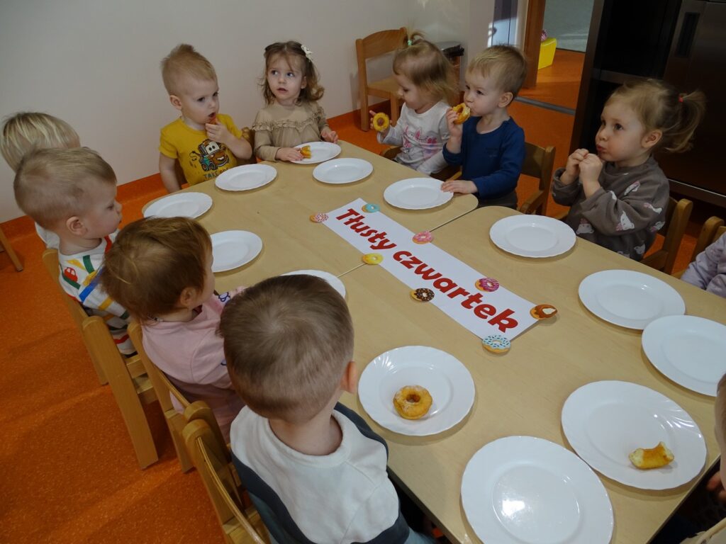 Wspólne jedzenie donatów
