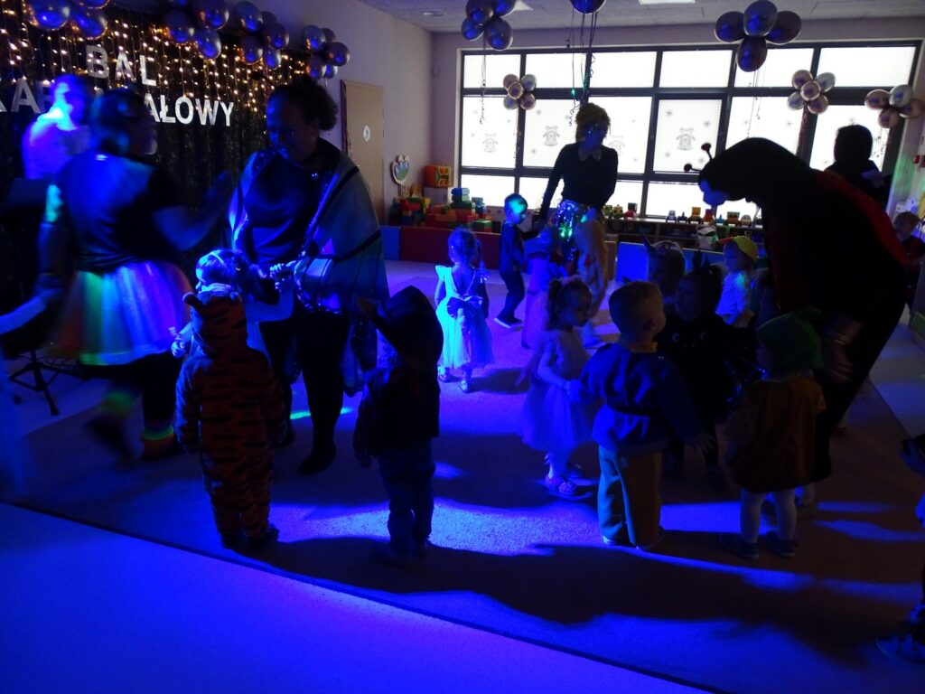 Zabawa taneczna na balu