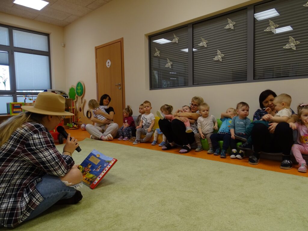 Wszyscy słuchają bajki