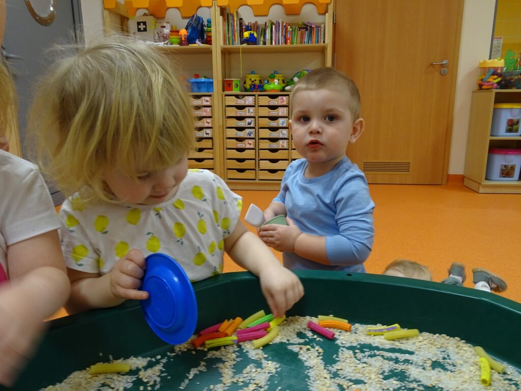 Chłopczyk z dziewczynką