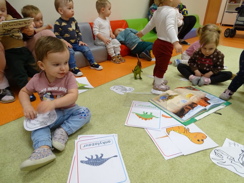 Zajęcia z kartami na dywanie