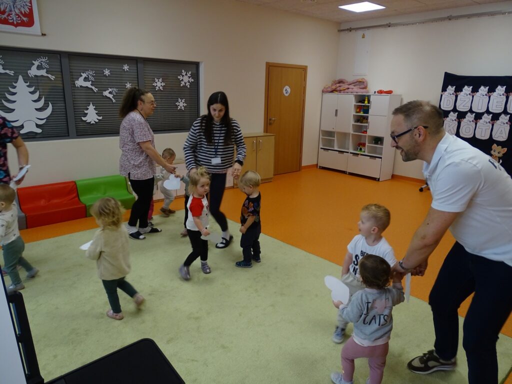 Taniec z białymi sercami