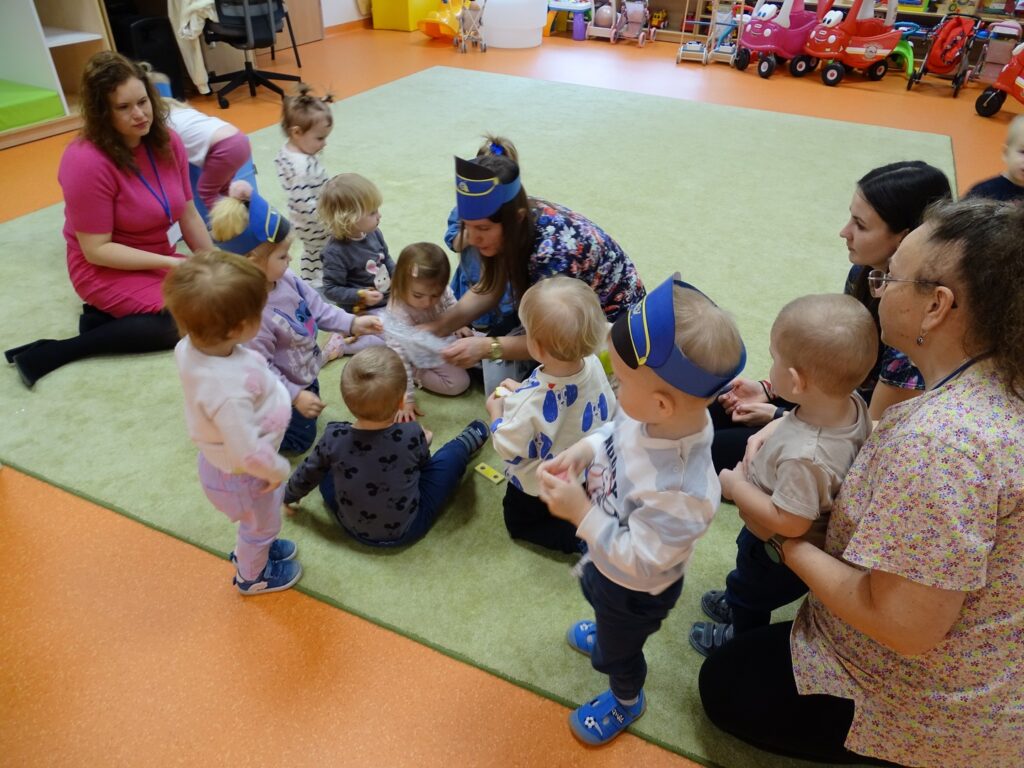 Zajęcia z paczkami na dywanie