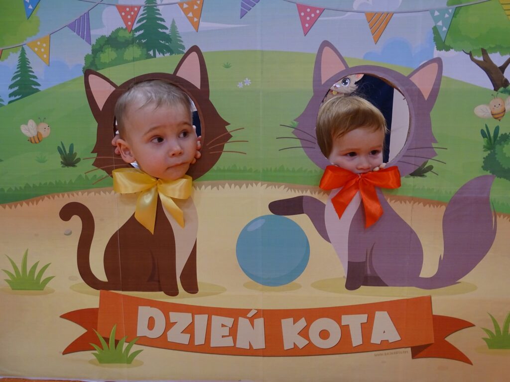 Dziewczynka z chłopcem w fotoramce