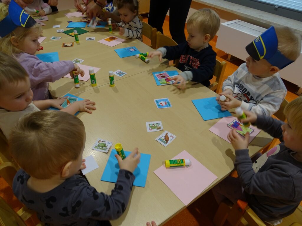 Wspólne wykonywanie pracy plastycznej