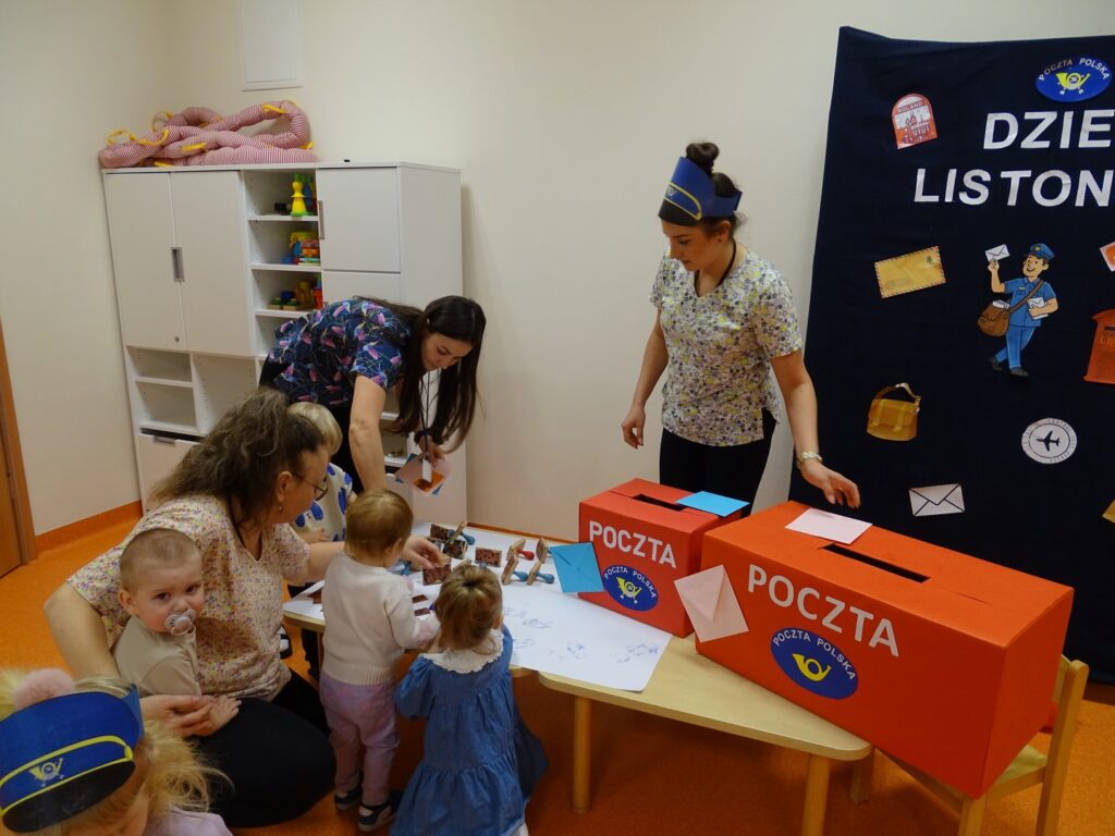 Wspólna zabawa z pieczątkami