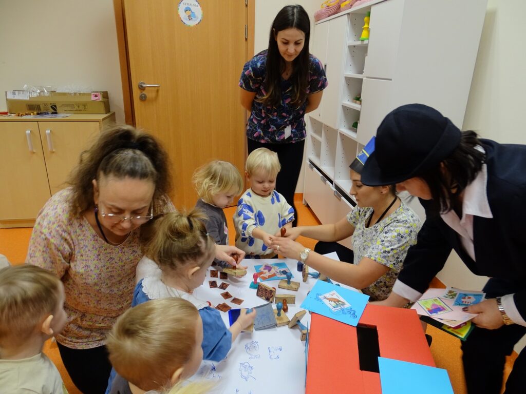 Wspólna zabawa w wysyłanie listów