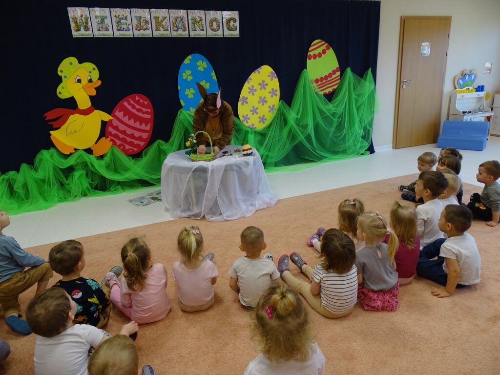 Dzieci czekają na zajęcia