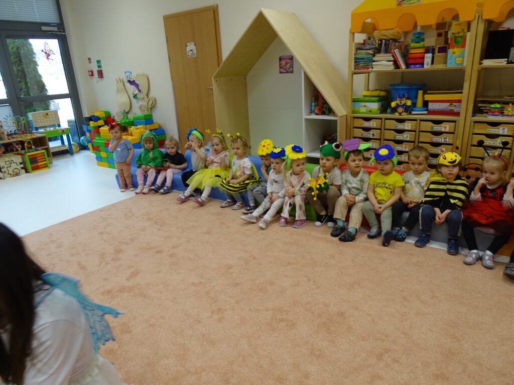 Dzieci czekają na przybycie Pani Wiosny