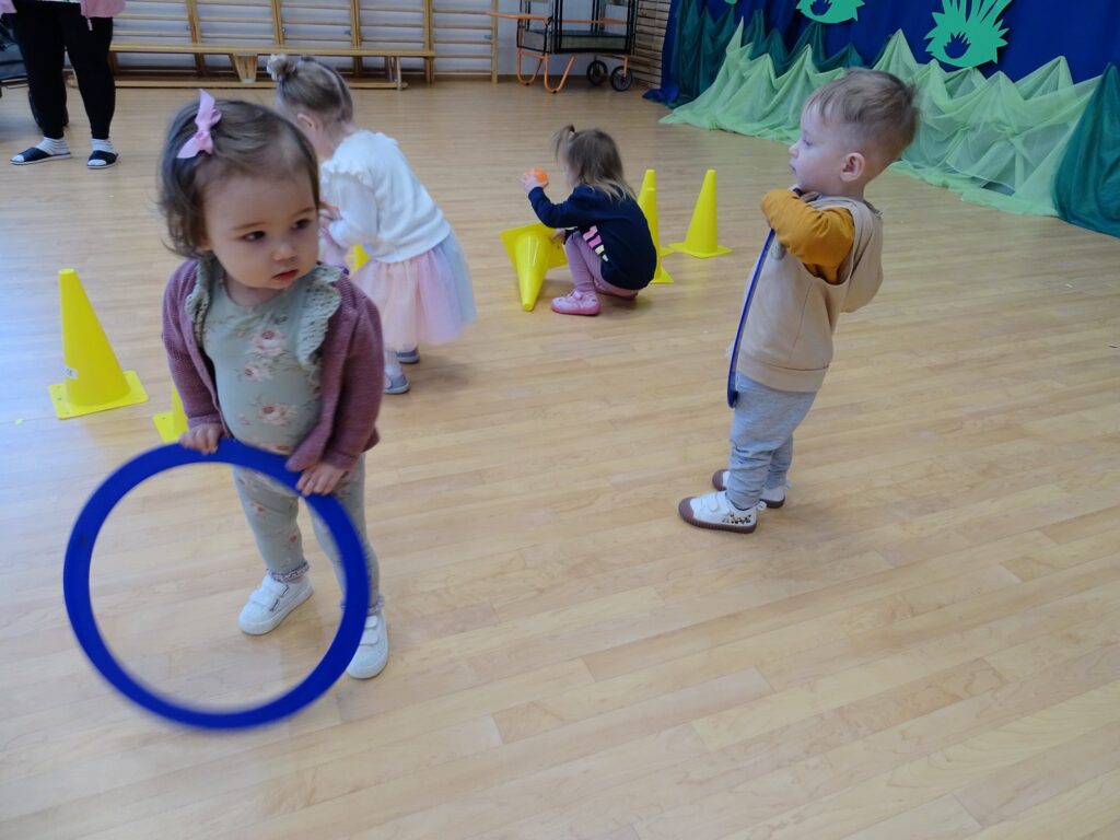 Dziewczynka z kołem