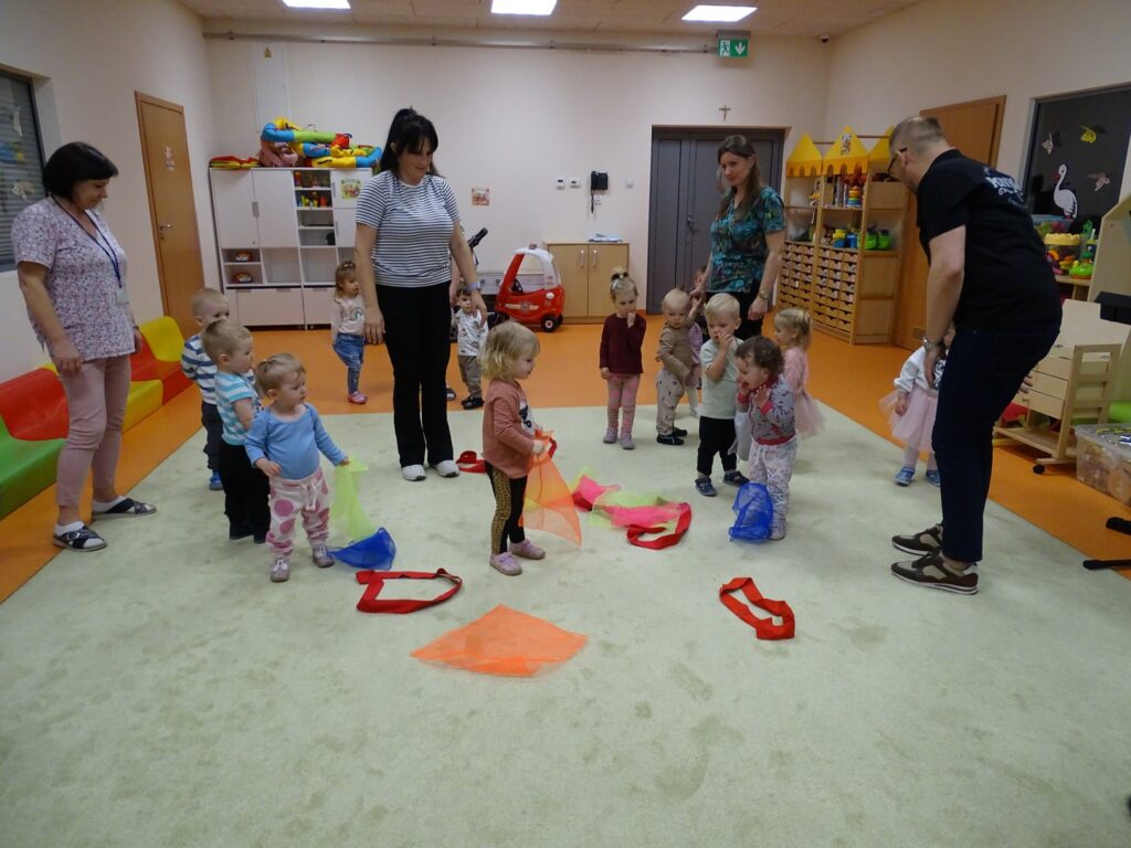 Chustki leżą na dywanie