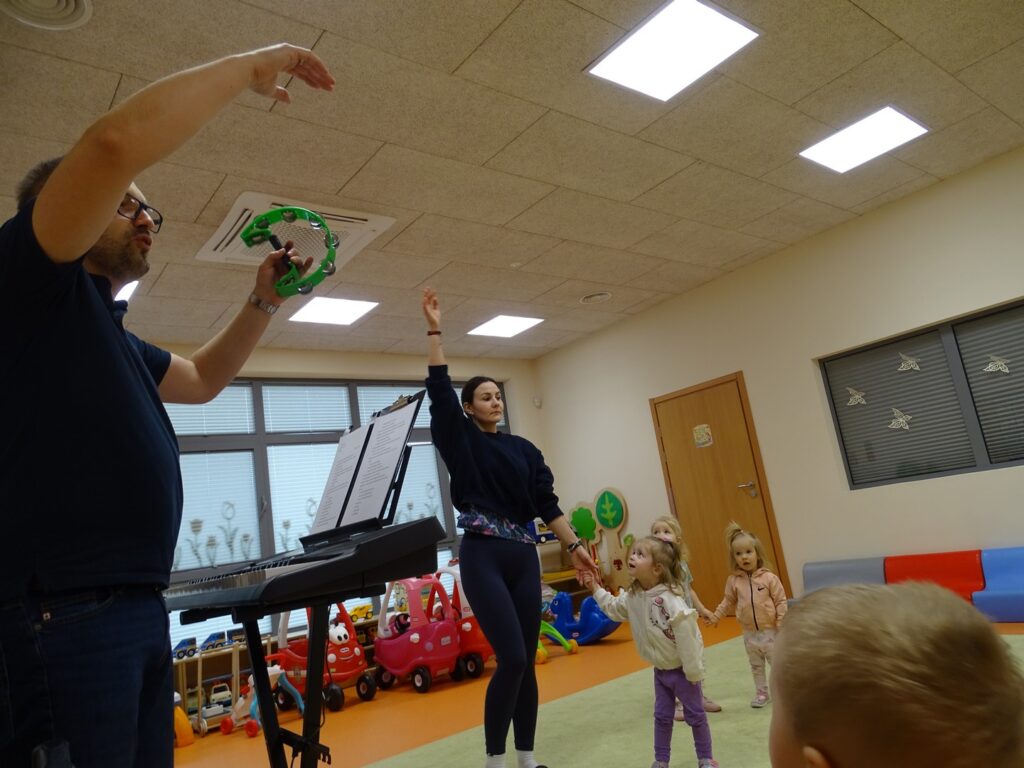 Unoszenie rąk do góry