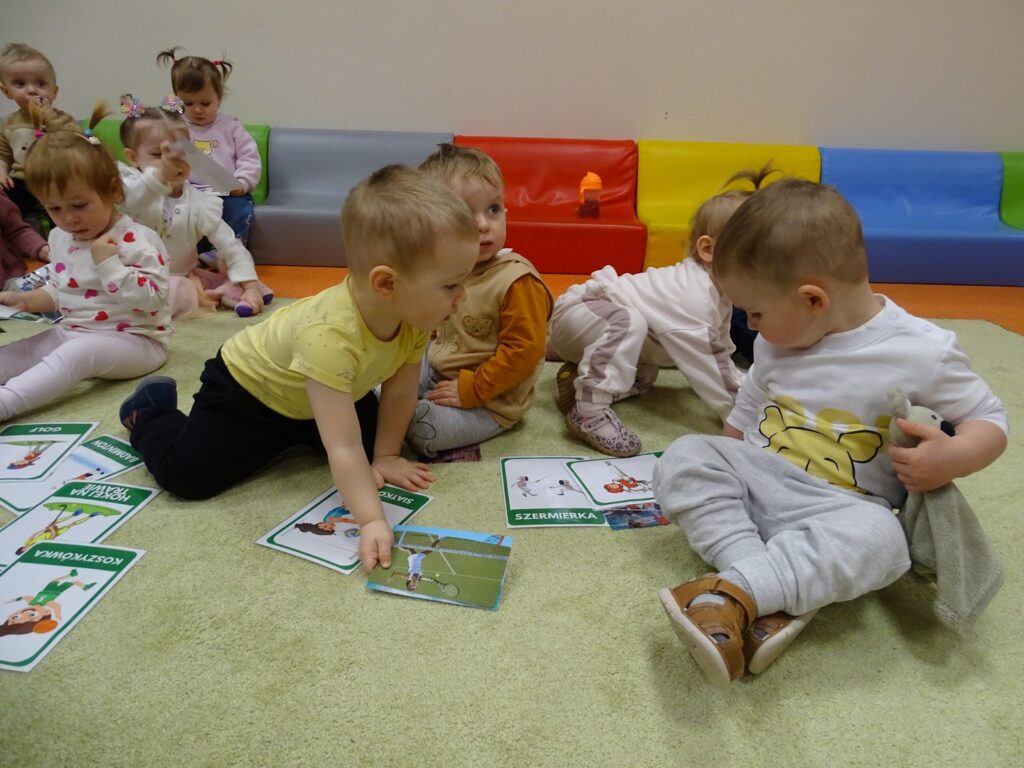 Chłopcy z obrazkami