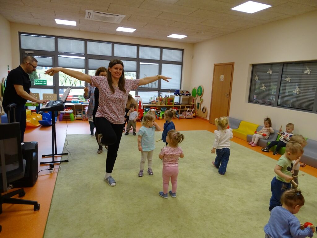 Wspólne zabawy na rytmice